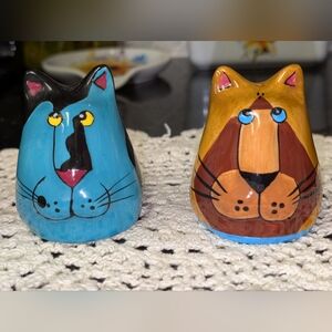 vintage Candace Reiter "Catzilla" cat ceramic salt and pepper shakers.